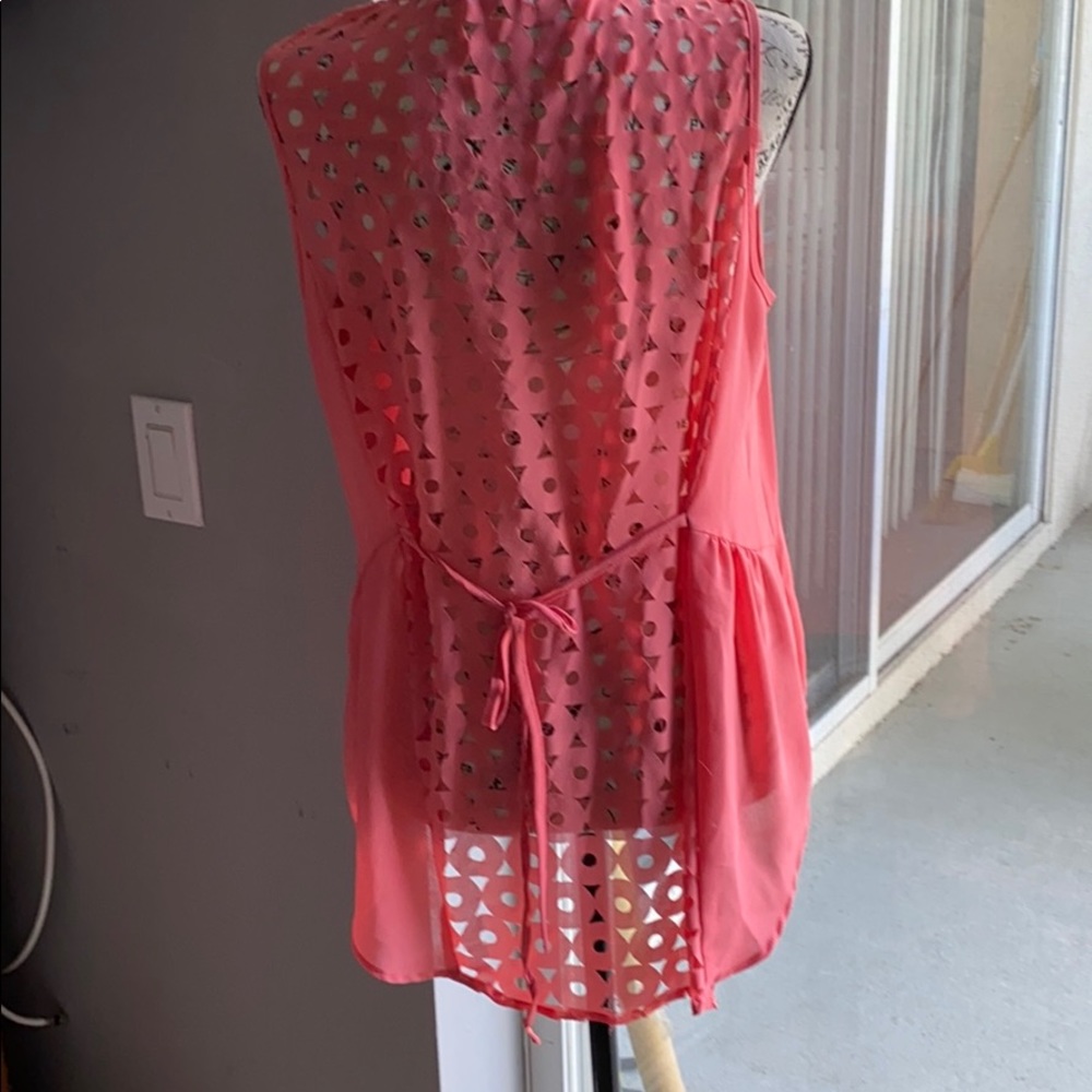 E and M women’s top Large